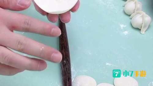 为防止饺子粘皮